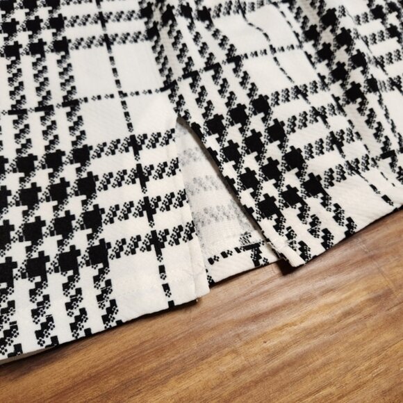 Shein Black and White Prive Split Hem Plaid Skirt Size Small - Picture 2 of 6